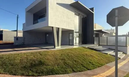 Sobrado Jardins Capri 3 suítes superior - Quarto ou escritório no térreo  Casa em Condomínio com 3 Quarto(s) e 4 banheiro(s) à Venda, 260 por R$ 1.980.000 no setor Residencial Marília AU31207