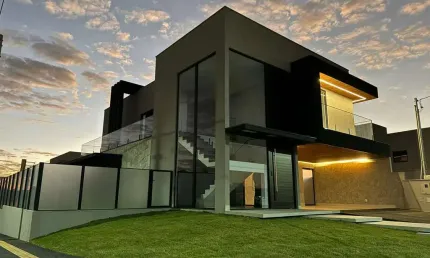 Sobrado de esquina Jardins Capri  3/suites superior  1/suíte térrea  Casa em Condomínio com 4 Quarto(s) e 5 banheiro(s) à Venda, 302 por R$ 2.180.000 no setor Residencial Marília AU31208
