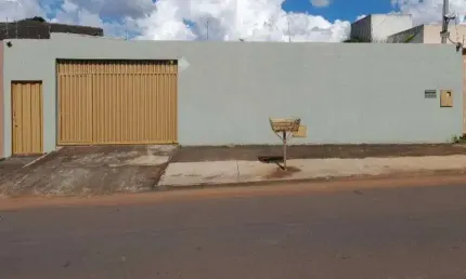 Casa de 3/4 com galpão no fundo casa de rua com 3 quarto(s) e 2 banheiro(s) à venda, 90 por r$ 350.000 no setor residencial pilar dos sonhos ad31770