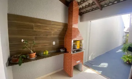 Casa térrea no 2 quartos e 1 edícula com banheiro no jardim atlântico (3 quartos) casa de rua com 3 quarto(s) e 2 banheiro(s) à venda, 140 por r$ 590.000 no setor jardim atlântico ad31731