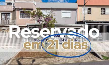 Sobrado 79 m² no Capão Raso - 3 quartos, 2 banheiros, 2 vagas cobertas e churrasqueira