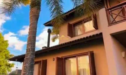 CASA  DE ALTO PADRÃO  À VENDA COM 4 DORMITÓRIOS NO BAIRRO CINQUENTENÁRIO EM CAXIAS DO SUL