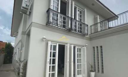 CASA À VENDA COM 4 DORMITÓRIOS NO BAIRRO CINQUENTENÁRIO