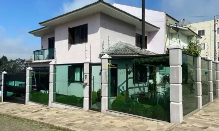 Casa à venda com 3 dormitórios semimobiliada no bairro jardim eldorado em caxias do sul