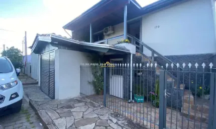 CASA  À VENDA DE 3 DORMITÓRIOS NO BAIRRO SECÚLO XX EM CAXIAS DO SUL