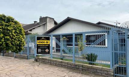 CASA AMPLA  E COM PÁTIO À VENDA COM 3 DORMITÓRIOS SENDO 1 SUÍTE  NO BAIRRO JARDIM ELDORADO