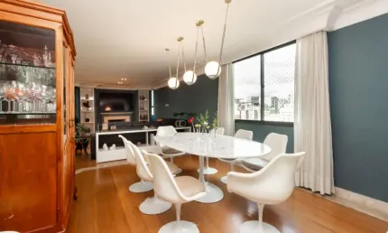Apartamento a Venda na Av Lavandisca em Moema com 235 m², 3 Suítes e 4 Vagas