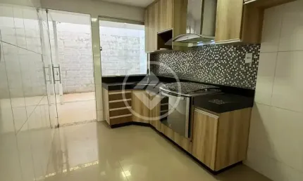 Casa triplex jd vitoria | 130m² | cozinha pronta | área gourmet | 3 qts s 1 suite | localização excelente