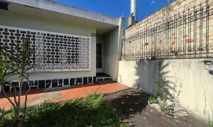 Casa comercial com 7 salas para alugar na Avenida Prefeito Omar Sabbag, 1055, Jardim Botânico, Curitiba