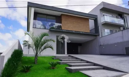 Refúgio de Elegância e Conforto: Casa Exuberante em Meio à Natureza em Arujá