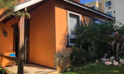 Casa Alto Padrão com 6 Quartos sendo 2 suítes na Cancela Preta