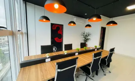 Sala comercial mobiliada, no Centro de Rio das Ostras