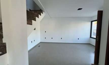 Sobrado com 3 Quartos e 2 banheiros à Venda, 100 m²