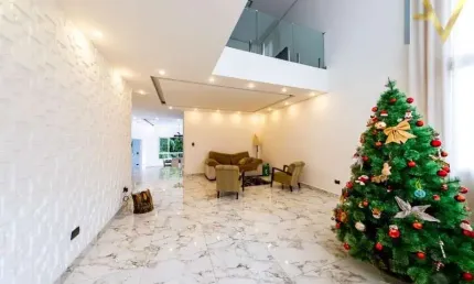 FANTASTICA CASA DE 352M² DE A.C  E  560M² DE TERRENO NO COND. CAPITAL VILLE,  4 SUÍTES, PISCINA PRIVATIVA, ÁREA GOURMET E 4 VAGAS. ALTO PADRÃO!