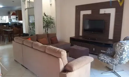Excelente casa no jd. ipanema, 3 quartos (1 suíte) 2 salas, cozinha, lavanderia, area gourmet,churrasqueira, quintal, 2 vagas garagem, vista p/serra.