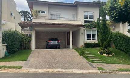 Fantástico Sobrado no Condomínio Quintas do Lago em Jundiaí, 249m² de construção e 364m² de terreno, com 3 suítes, 3 salas, moveis planejados, 4 vagas