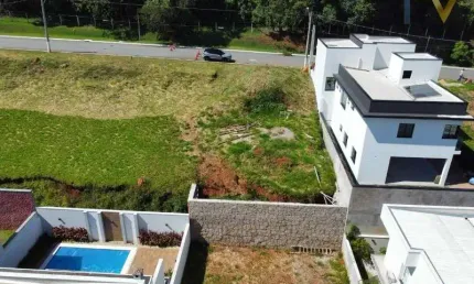 Ótimo terreno de 300m² , a venda no condomínio villa verde ,  ótima localização ao lado do jd. samambaia e fácil acesso a rod. anhanguera.