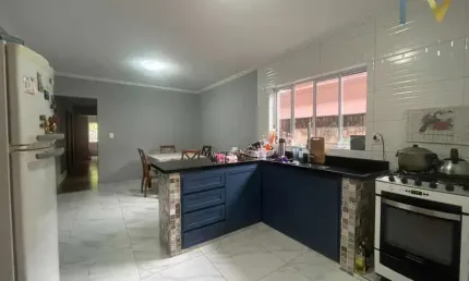 Casa no bairro jd. santa gertrudes com terreno de 700m² que pode ser ponto comercial, excelente localização em uma área em plena expansão.