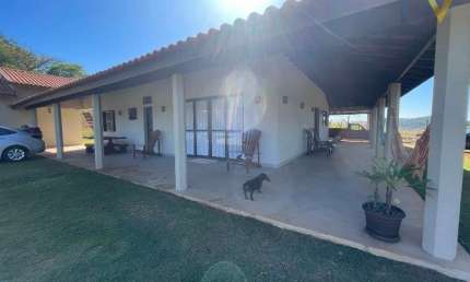 Chácara com 3 casas construídas e independentes, com 18 .000m² no bairro da Roseira, Rota do Vinho bairro Caxambu em Jundiaí