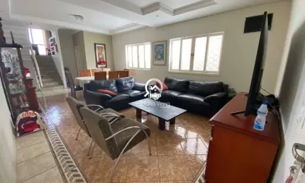 Lindo sobrado a venda com 205 m² de area construída e 186 m² de terreno, 3 quartos sendo 1 suíte, area gourmet completa, bairro horto santo antônio