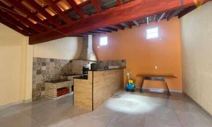 Lindo sobrado com 3 quartos, 2 vagas de garagem coberta, área gourmet com churrasqueira , Localizado no Jardim Martins , Aceita financiamento .