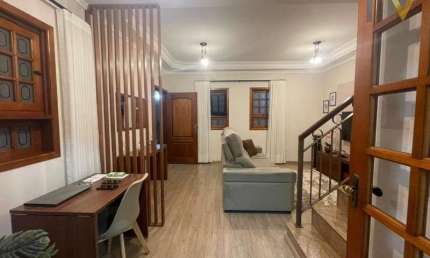 Lindo sobrado a venda com 176 m² construção, 3 quartos sendo 1 suite, 2 vagas cobertas, completo de planejados bairro Cidade Jardim 2, analisa permuta