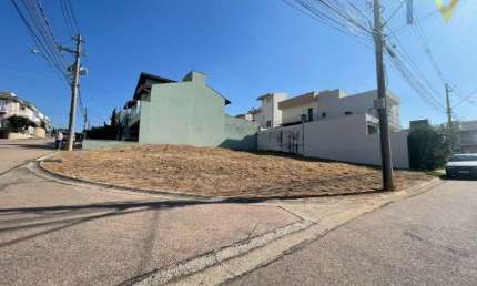 Terreno em à Venda em Jundiaí-SP - Loteamento Villaggio Di San Francisco: 323m² de Esquina com Topografia Excelente