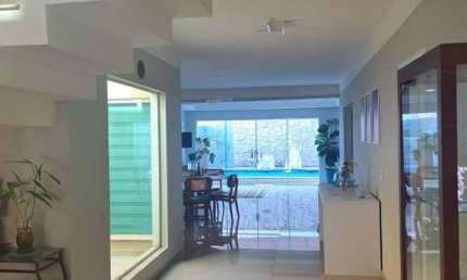 Imperdível! Casa em condomínio à venda em Jundiaí-SP, Residencial Village das Flores: 3 suítes, , 5 banheiros, 4 vagas de garagem, 305m².