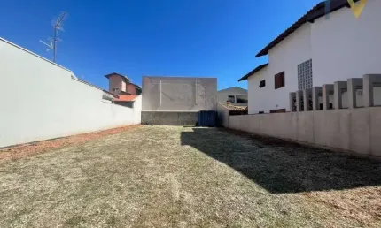 Terreno de 300m² em condomínio à venda em jundiaí-sp, no bairro jardim santa teresa. totalmente plano e com excelente localização! agende sua visita!