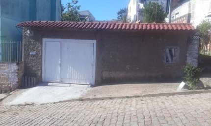 Casa para Venda em Porto Alegre, PARTENON. 900m da PUC, 1 dormitório, 1 banheiro, 2 vagas