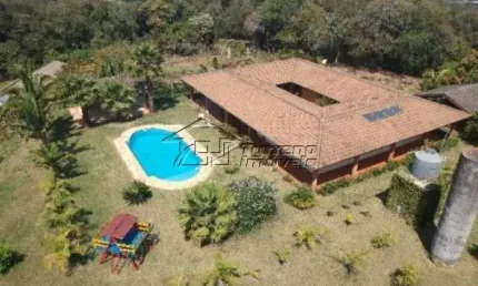Belo sítio com pomar e árvores ornamentais em jundiaí - sp