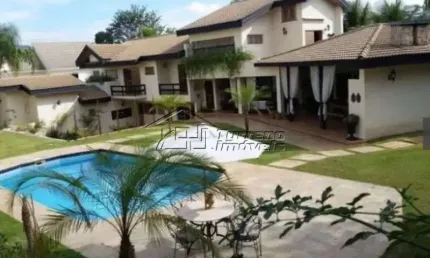 Residência em excelente localização. terreno com 1.585m²