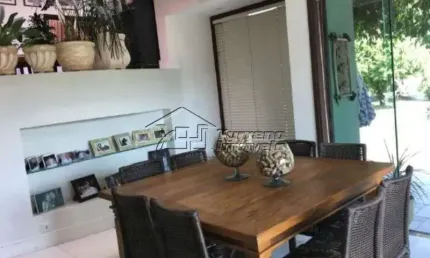 Belíssima casa Alto Padrão com piscina e ofurô em condomínio no Urbanova