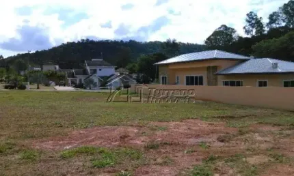 Terreno plano em condomínio fechado e de alto padrão em jambeiro