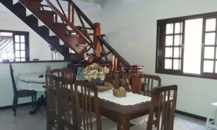 Sobrado com 3 dormitórios na zona sul de São José dos Campos