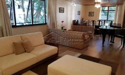 Apartamento com 4 dormitórios, sendo 2 suítes na Vila Adyana em São José dos Campos