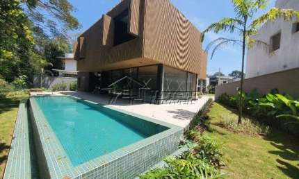 Excelente casa em condomínio fechado  no Litoral Norte de São Paulo