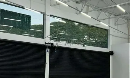 Sala comercial à venda na Rua Iuguslavia, Vila Letônia, São José dos Campos