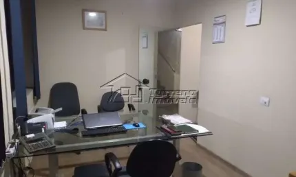 Salas Comerciais de 83m² para alugar no Centro de São José dos Campos.