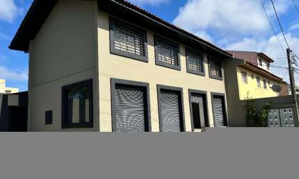 Excedlente Imóvel Comercial de Esquina no Cajuru com 4 Lojas e 4 Salas!