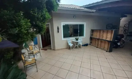 Casa Térrea Isolada em alto padrão de 143m2 com 03 suítes à 400m da praia