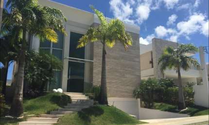 Casa para locação em Alphaville 2 – Salvador  4 suítes | 580m² | 100% mobiliada ️ Energia solar com 800kw inclusos