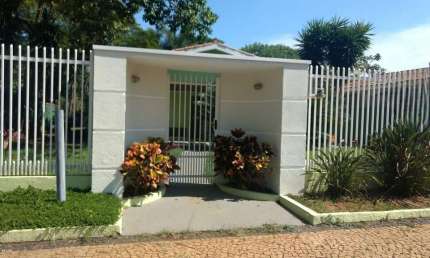 Casa para Venda em Holambra, Centro, 4 dormitórios, 1 suíte, 2 banheiros, 1 vaga