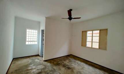 Casa para Locação em Holambra, Jardim Morada das Flores, 3 dormitórios, 1 suíte, 2 banheiros, 1 vaga