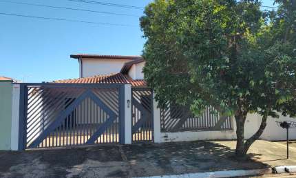 Casa para Venda em Holambra, Jardim das Tulipas, 4 dormitórios, 2 suítes, 3 banheiros, 2 vagas
