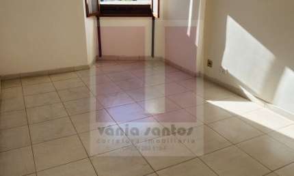 Apto de 2 dorms. Centro de Taubaté. Todo reformado.