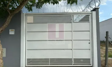 Casa com 3 quartos à venda no Conjunto Habitacional Milton de Alvarenga Peixoto, Taubaté 