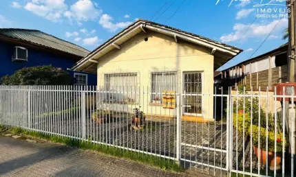 Casa com 3 quartos, Bucarein, Joinville - R$ 850 mil, Cod: 136