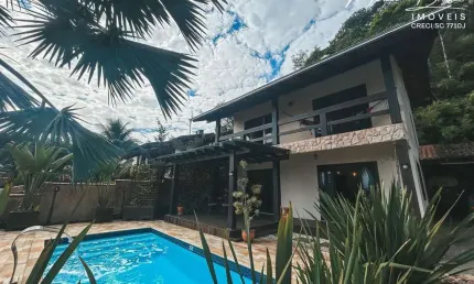 Sobrado com 3 quartos, Saguaçu, Joinville - R$ 1.6 mi, Cod: 333