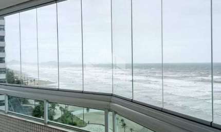 LINDO APTO. 03 SUITES, ENORME SACADA TODA ENVIDRAÇADA C/ FRENTE LIVRE PARA PRAIA. CAIÇARA, PRAIA GRANDE SP.